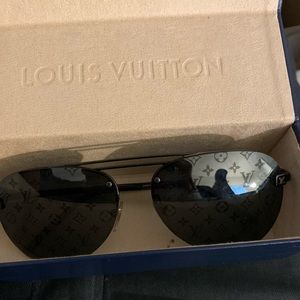 Louis Vuitton glasses/Gucci glasses